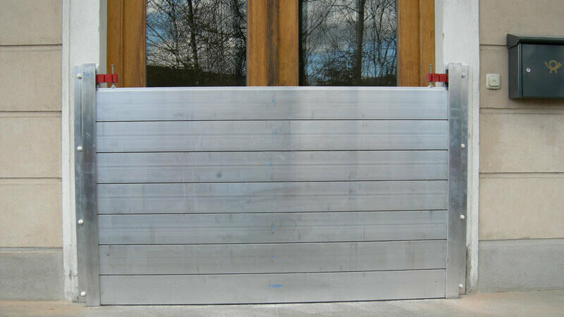 Protecție împotriva inundațiilor PREFA în zona de intrare a unei clădiri rezidențiale