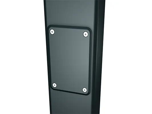 Țeava pătrată PREFA cu orificiu de curățare, disponibilă în dimensiunile 80 și 100 mm, permite întreținerea și curățarea ușoară a sistemelor de scurgere a apei de pe acoperișuri. Orificiul de curățare integrat asigură accesul facil și ușurează îndepărtarea depunerilor.