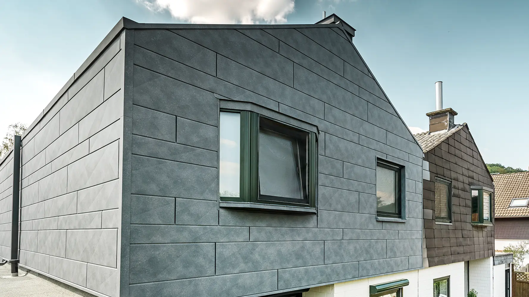 Renovare fațadă PREFA cu Siding.X în culoarea P.10 gri piatră