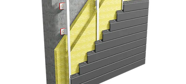 Structură de perete cu panouri de fațadă PREFA (montate orizontal) pe structură portantă din aluminiu