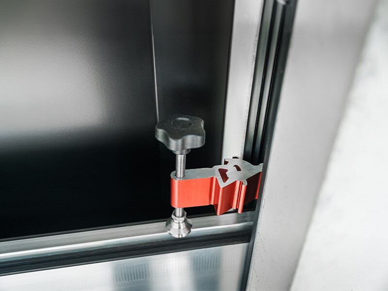 Piesă de strângere la protecția împotriva inundațiilor PREFA